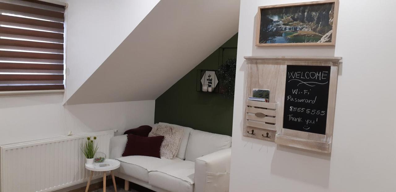 Apartments Woodnotes Licko Petrovo Selo Exterior foto